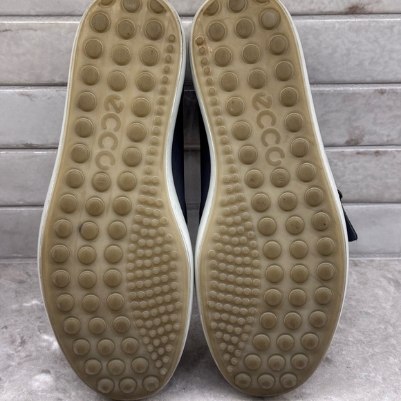 Women’s Gray Leather Casual Shoes - Picture 3 of 3